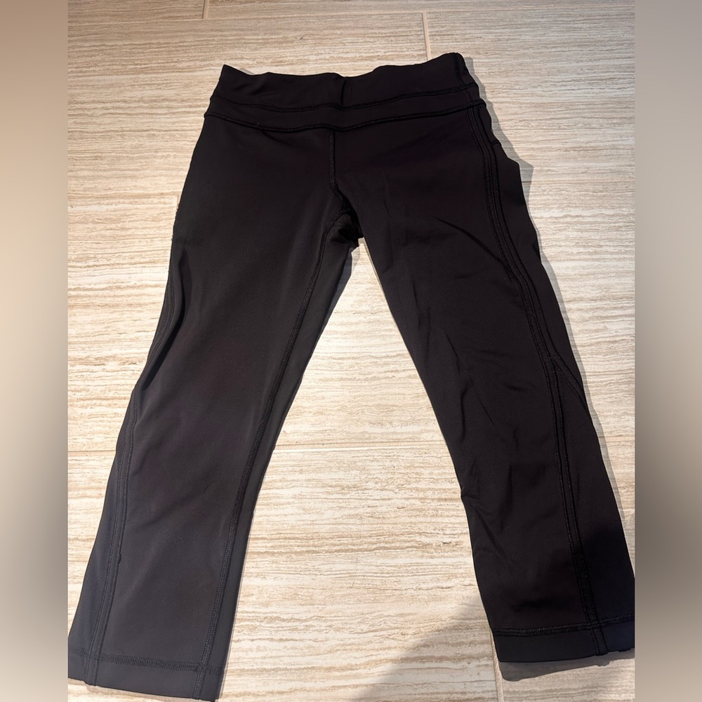 Lululemon Capri workout leggings
Size 4